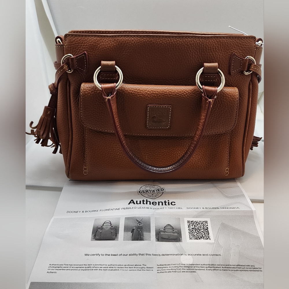 Dooney and Bourke Pepple grain leather Crossbody bag in very good condit…